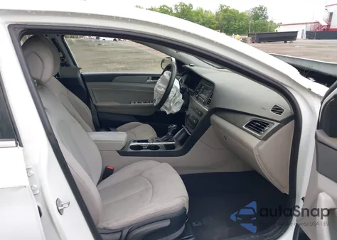 2017 Hyundai Sonata z USA, uszkodzony, nr VIN 5NPE24AF4HH527886